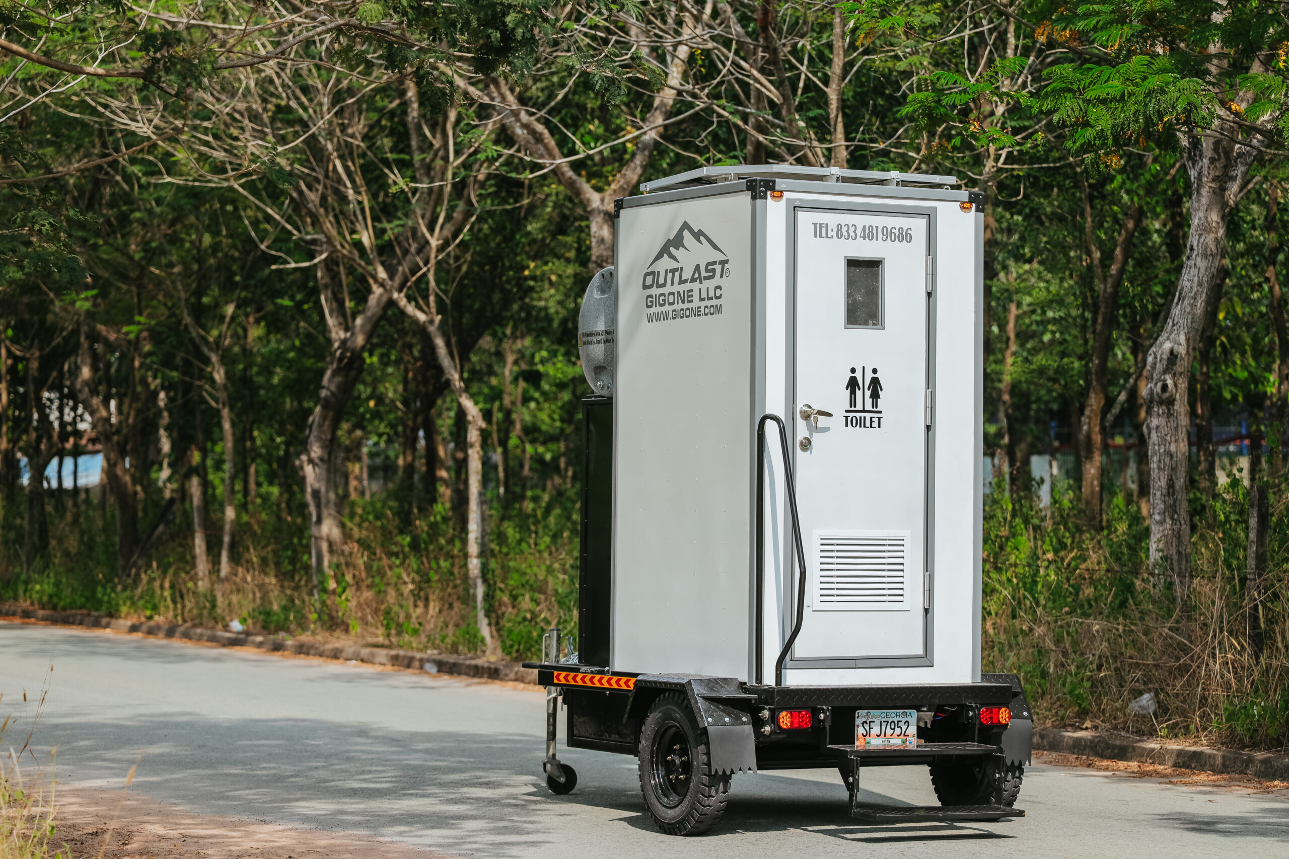Pearl Mobile Oasis B-1P: Luxury Portable Restroom For Premium Events