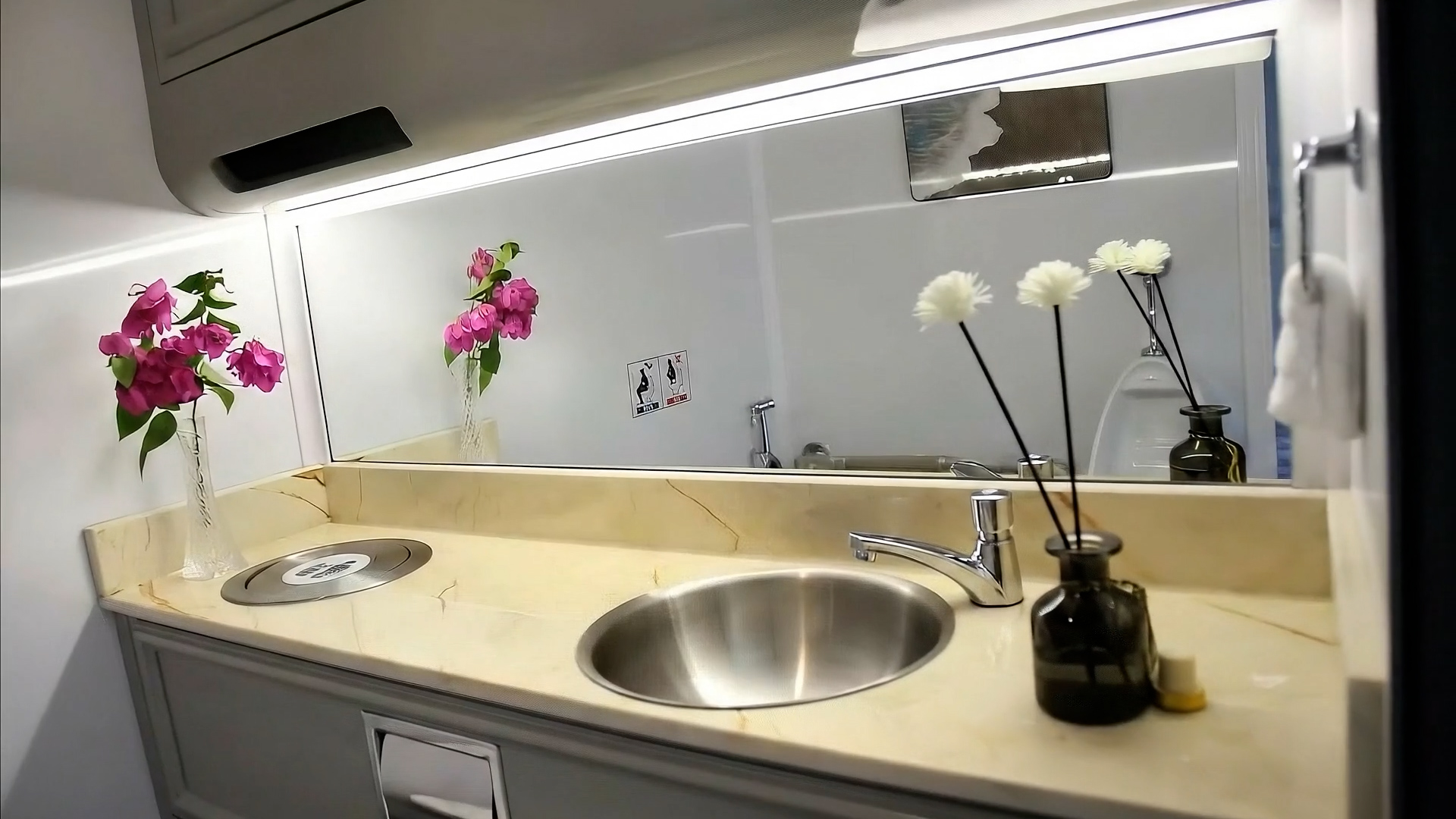 luxury event restrooms,Standard Portable Units,What Event Planners Should Know luxury event restrooms,Standard Portable Units,What Event Planners Should Know